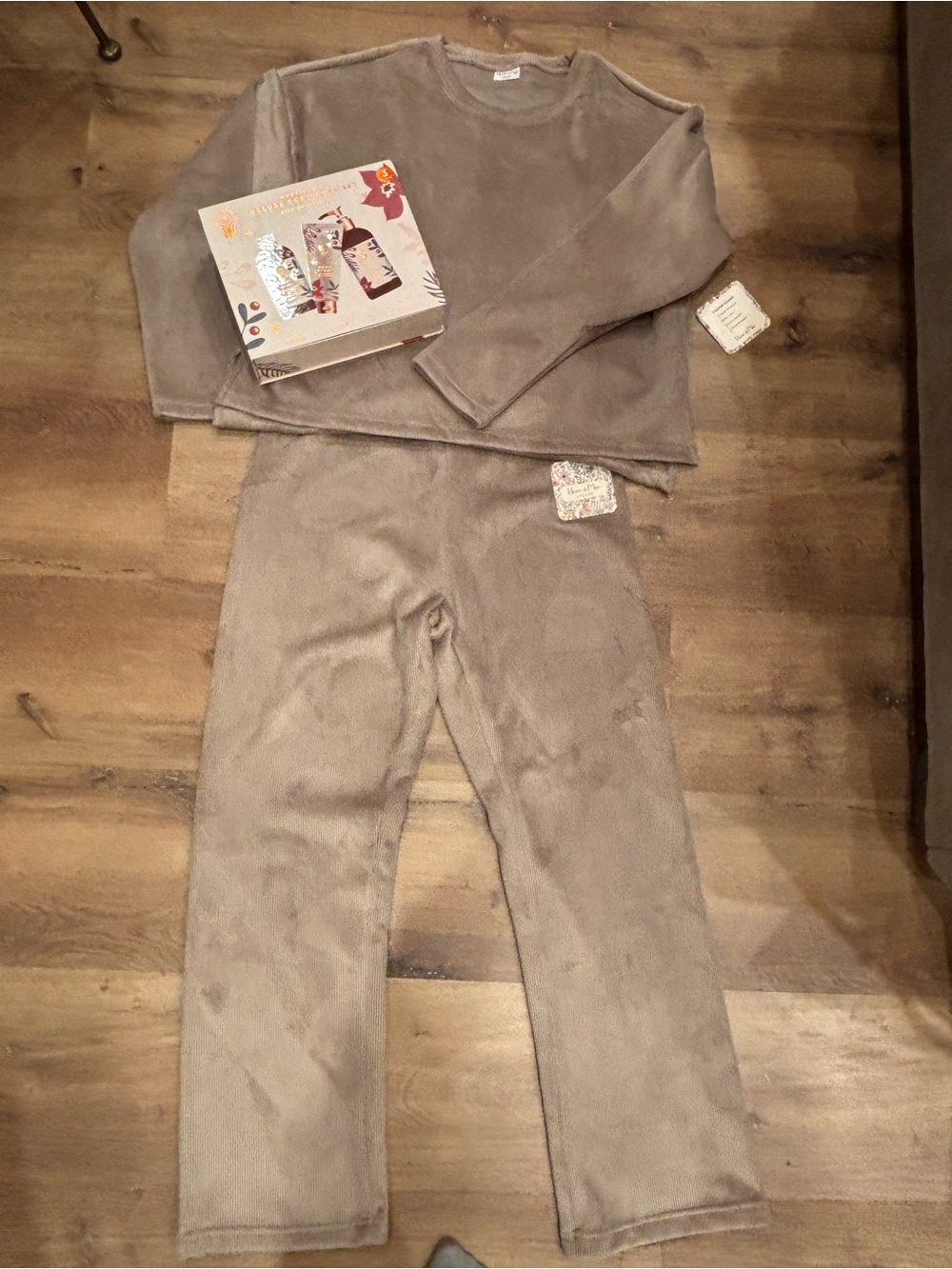 Cozy Taupe Corduroy Loungewear Set with deluxe body care set - Picture 2 of 13